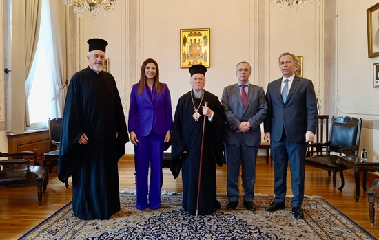 27-03-25 Σοφία Ζαχαράκη στο Φανάρι: Η συζήτηση με τον Οικουμενικό Πατριάρχη αποτελεί πηγή ελπίδας, αισιοδοξίας και πνευματικής δύναμης – Συνάντηση με μαθητές και εκπαιδευτικούς στο Γενικό Προξενείο της Κωνσταντινούπολης