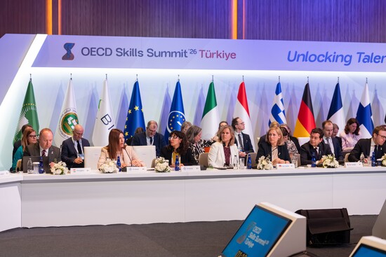 πολλοί μιλαει