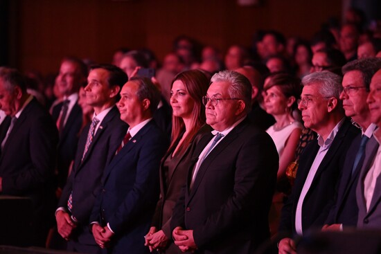 πολλοι μαζι